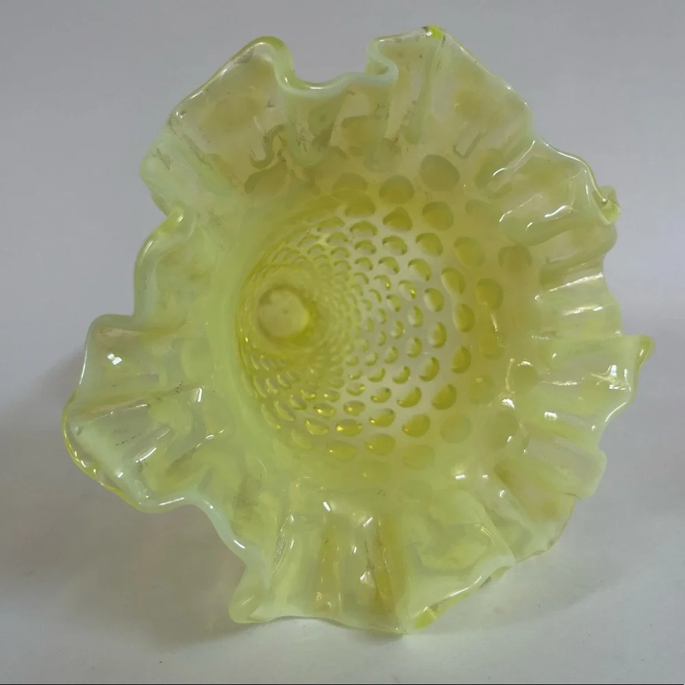 •Vintage Fenton Vase Topaz Yellow Hobnail Uranium Vase• - Picture 6 of 12